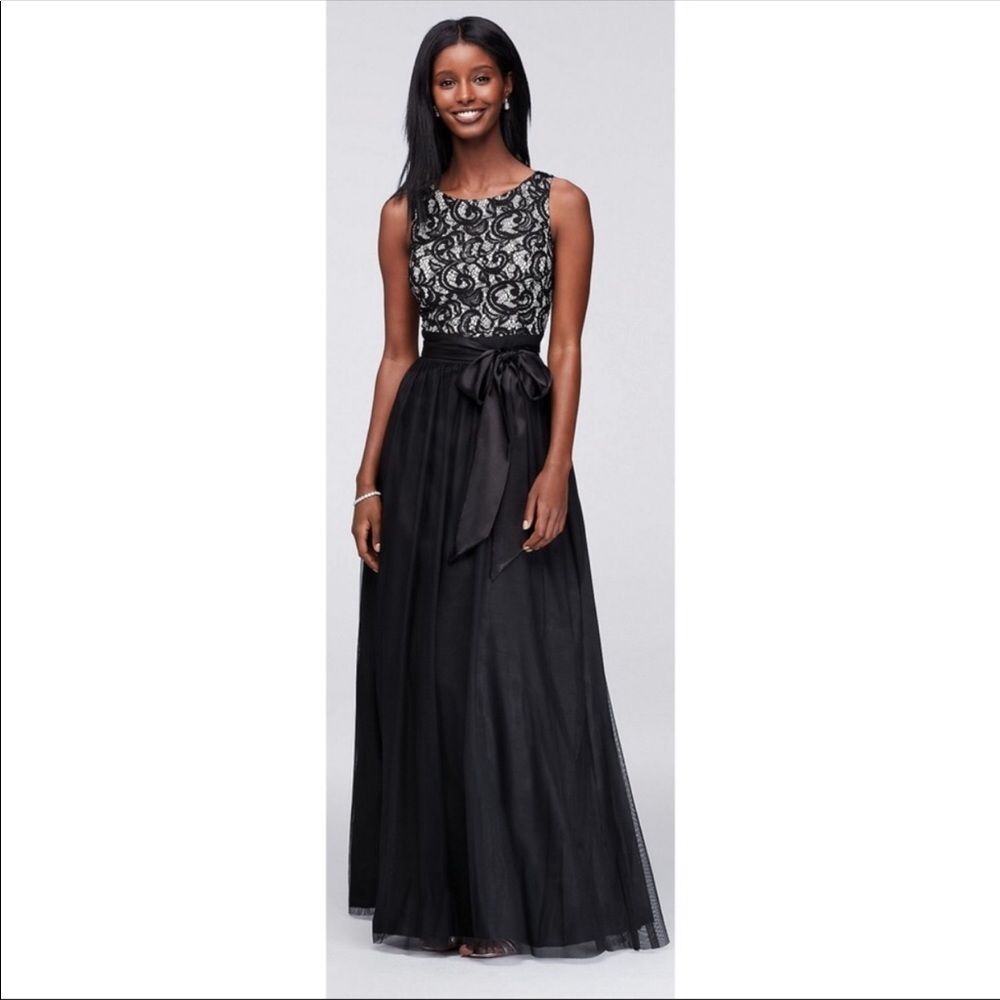 Jessica Howard Ivory/black lace gown